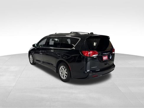 Used 2021 Chrysler Voyager Lxi FWD image 3