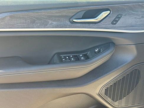 Certified 2025 Jeep Grand Cherokee Limited w/ Black Appearance Package image 14