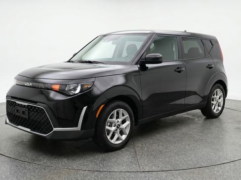 Used 2025 Kia Soul LX w/ LX Technology Package FWD image 3