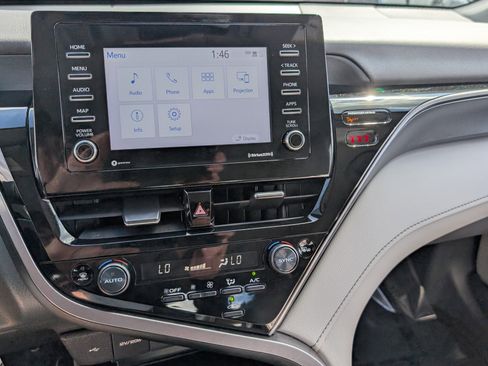 Used 2022 Toyota Camry SE image 25