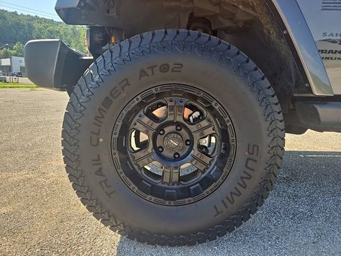 Used 2016 Jeep Wrangler Unlimited Sahara w/ Connectivity Group AWD/4WD image 25