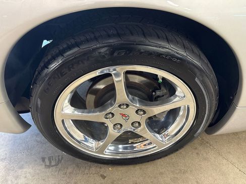 Used 2004 Chevrolet Corvette Coupe w/ Preferred Equipment Group image 28