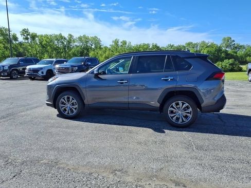 Used 2022 Toyota RAV4 Limited AWD/4WD image 32