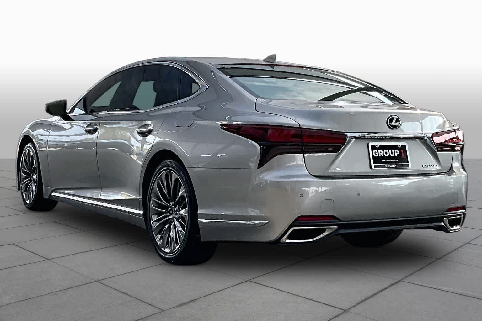 Used 2023 Lexus LS 500 w/ Accessory Package (Z2) RWD image 12