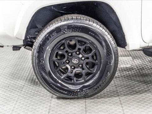 Used 2022 Toyota Tacoma SR5 RWD image 33