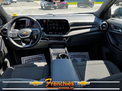 Used 2025 Chevrolet Equinox LT AWD/4WD image 9