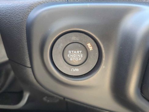 Used 2022 Jeep Wrangler Unlimited Sahara AWD/4WD image 32