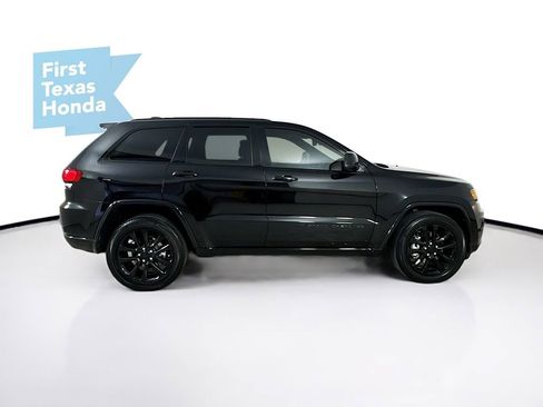 Used 2022 Jeep Grand Cherokee Laredo X RWD image 9