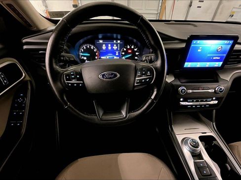 Certified 2020 Ford Explorer XLT w/ Class III Trailer Tow Package image 5