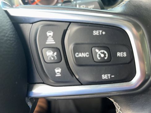 Used 2019 Jeep Wrangler Unlimited Sahara AWD/4WD image 32