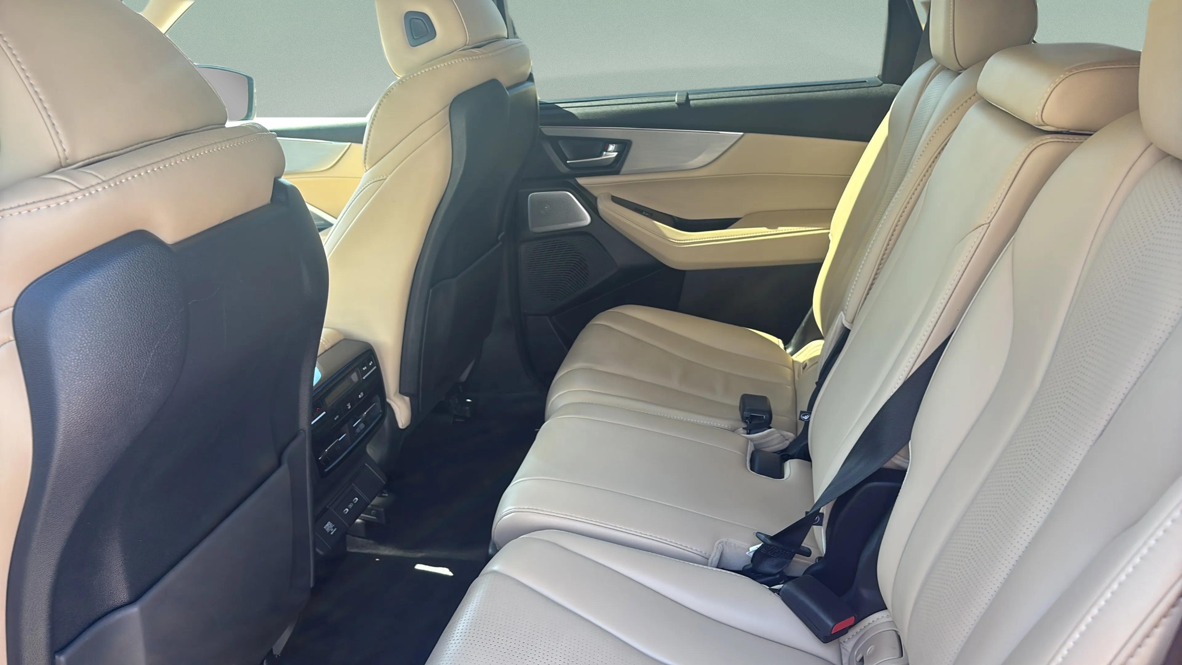 Used 2025 Acura MDX w/ Technology Package FWD image 16