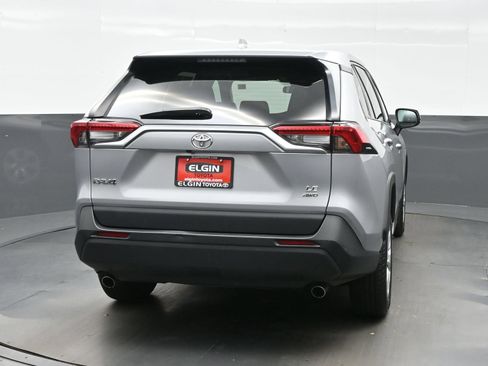 Used 2024 Toyota RAV4 LE AWD/4WD image 5