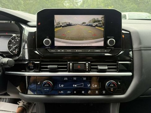 Used 2025 Nissan Pathfinder SV FWD image 6