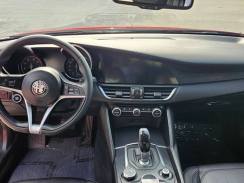 Used 2019 Alfa Romeo Giulia w/ Nero Edizione RWD image 17