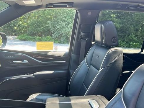 Certified 2024 Cadillac Escalade Sport AWD/4WD image 36