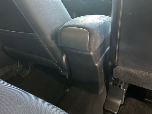 Used 2011 Mitsubishi Outlander SE image 24