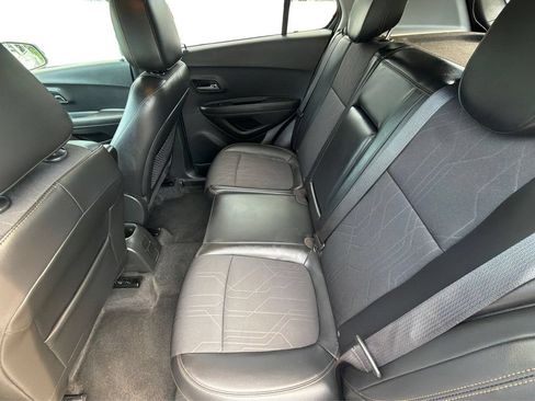 Used 2020 Chevrolet Trax LT w/ LT Convenience Package FWD image 10