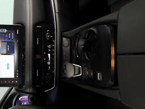 Used 2024 Nissan Rogue SL w/ SL Premium Package image 24