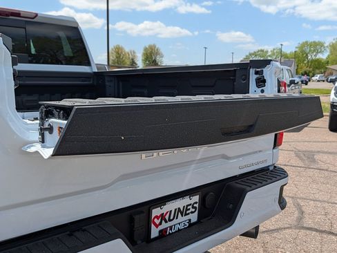New 2026 GMC Sierra 3500 Denali w/ Denali Reserve Package AWD/4WD image 32