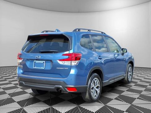 Used 2023 Subaru Forester Premium image 6