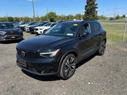 Used 2023 Volvo XC40 B5 Plus w/ Protection Package Premier AWD/4WD image 1
