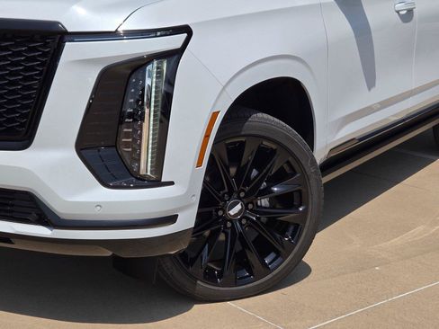 New 2026 Cadillac Escalade ESV Platinum Sport w/ LPO, ONYX Package AWD/4WD image 7