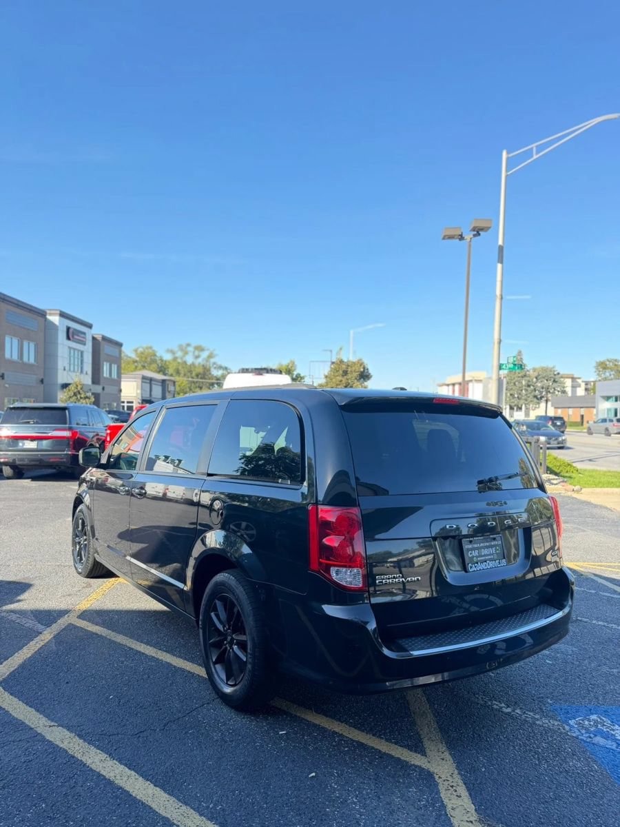 Used 2019 Dodge Grand Caravan GT FWD image 3