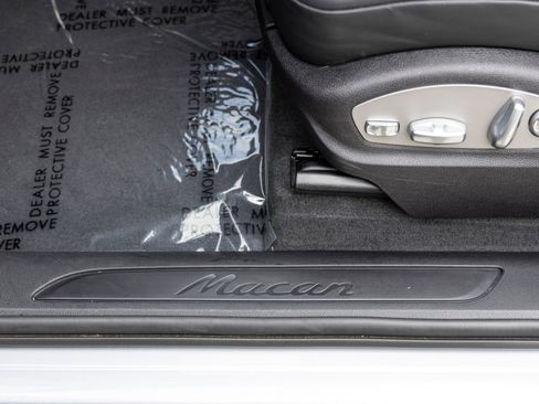 Certified 2026 Porsche Macan AWD/4WD image 27