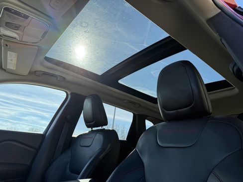 Used 2014 Jeep Cherokee Trailhawk w/ Comfort/Convenience Group image 15