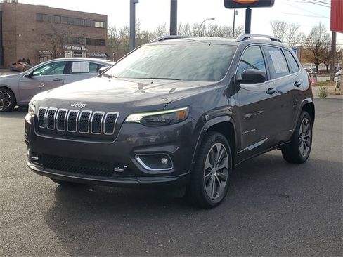 Used 2019 Jeep Cherokee Overland image 2