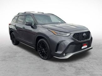 Used 2023 Toyota Highlander XSE FWD video 3