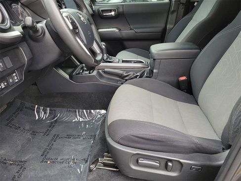 Used 2020 Toyota Tacoma TRD Sport image 20