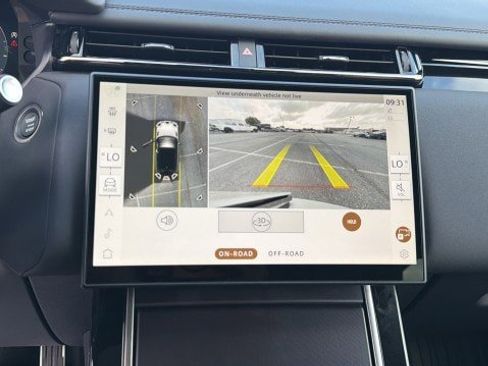 New 2026 Land Rover Range Rover Velar Dynamic SE image 22