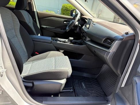 Used 2023 Nissan Rogue SV image 19