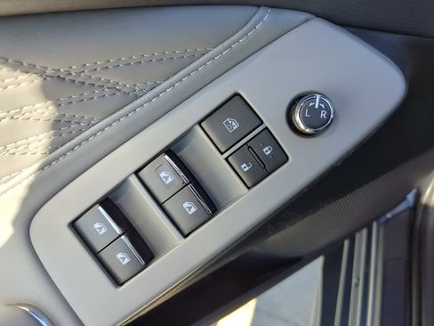 Used 2019 Toyota Avalon Limited image 17