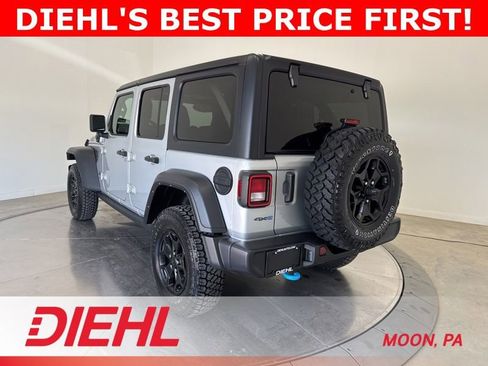 Used 2023 Jeep Wrangler Unlimited w/ Cold Weather Group AWD/4WD image 5