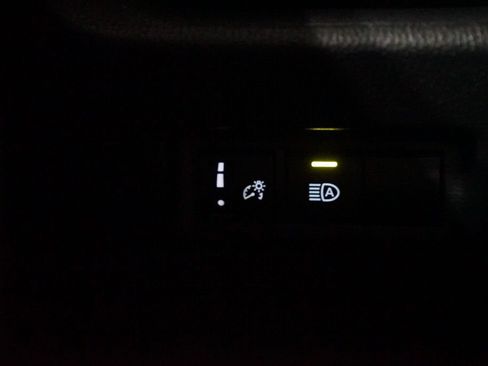 Certified 2025 Toyota RAV4 XLE FWD image 24