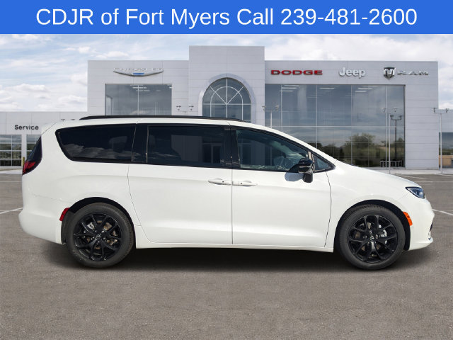 New 2026 Chrysler Pacifica Select FWD image 2