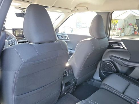 New 2026 Mitsubishi Outlander ES image 13