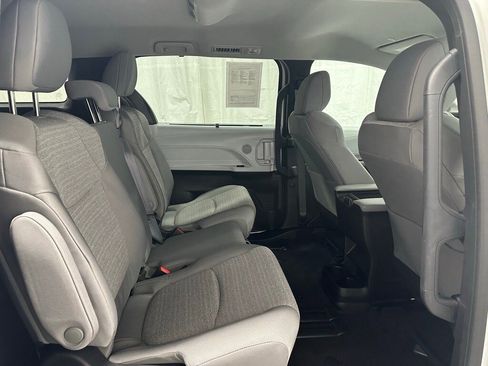 Used 2025 Toyota Sienna LE image 56