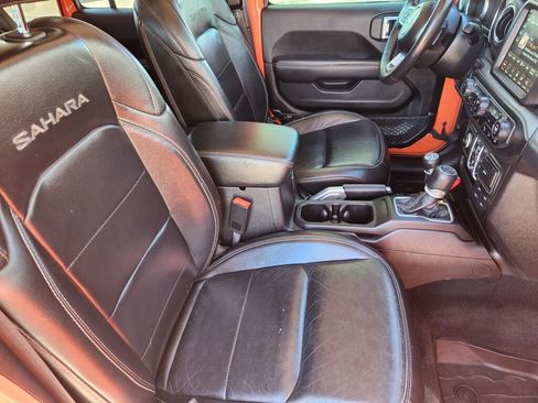 Used 2018 Jeep Wrangler Unlimited Sahara AWD/4WD image 14