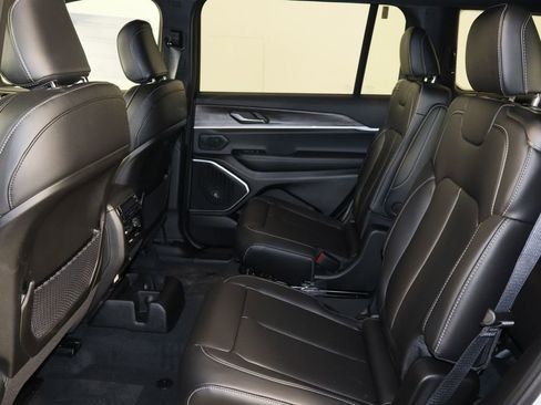 New 2026 Jeep Grand Cherokee L Limited image 17