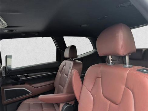 Used 2023 Kia Telluride EX w/ EX Captain's Chair Package AWD/4WD image 16