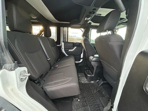 Used 2016 Jeep Wrangler Unlimited Rubicon image 29