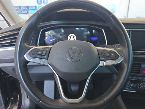 Certified 2023 Volkswagen Jetta SE image 9