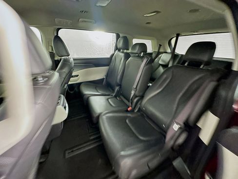 Used 2024 Kia Carnival LX image 26
