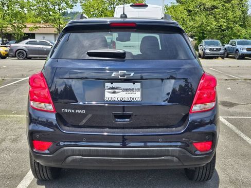 Used 2021 Chevrolet Trax LT w/ Premium Seat Package AWD/4WD image 4