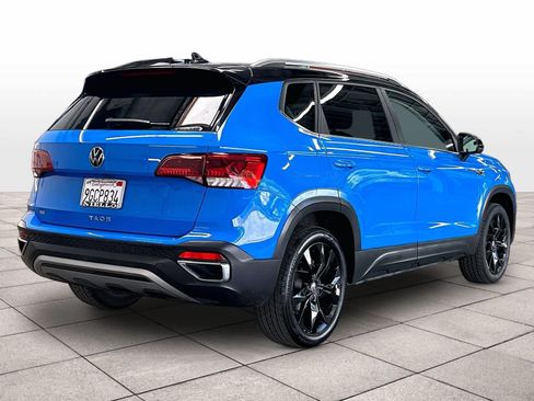 Used 2023 Volkswagen Taos SE w/ Panoramic Sunroof Package FWD image 9