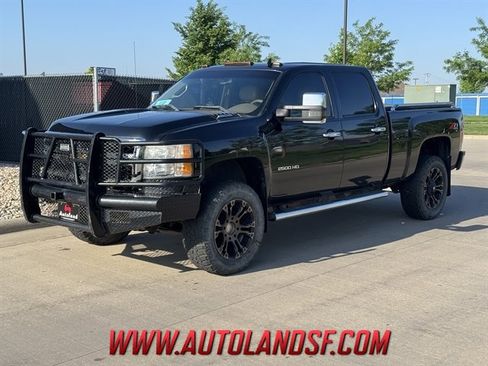 Used 2011 Chevrolet Silverado 2500 LTZ w/ LTZ Plus Package AWD/4WD image 1