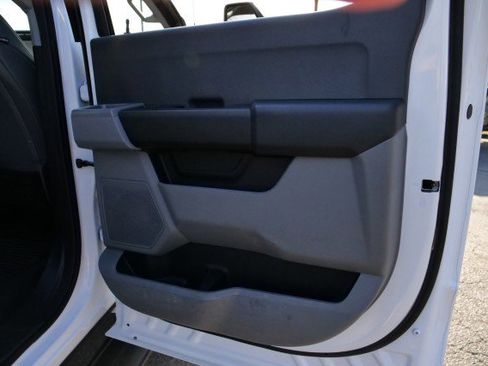 Used 2024 Ford F550 XL DRW 4X4 / V8 Diesel / Paylo image 33